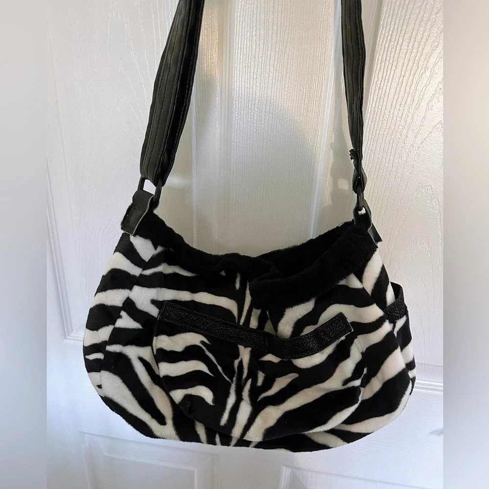 Dog carrier for small dog. Very soft and comfortable for the dog and thick strap